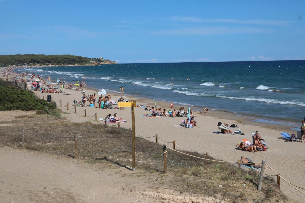 El Faro Apartaments Platja Llarga-Les Salines-Tgn Tarragona Dış mekan fotoğraf